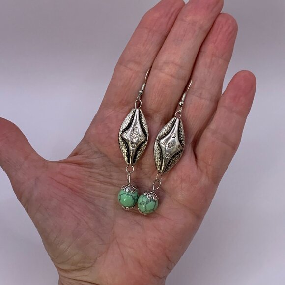 Recycled Upcycled Silver & Green Handmade Bead Pierced Earrings LR121 - Picture 3 of 3